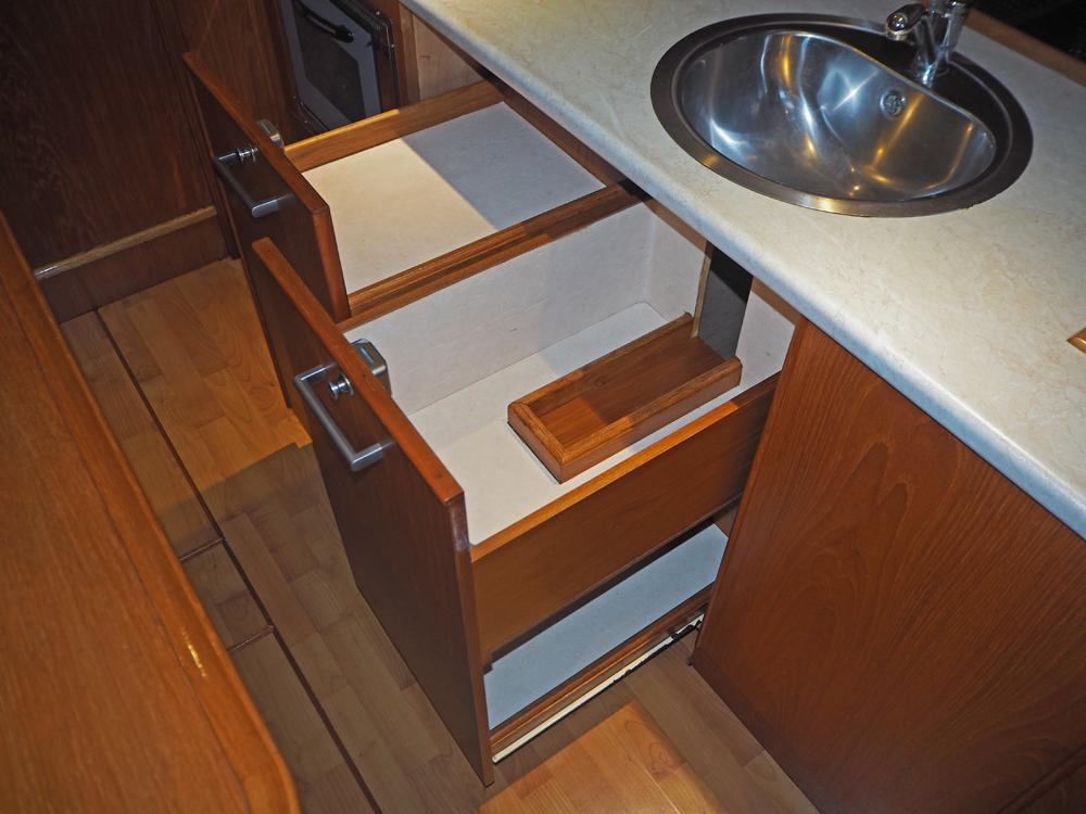 Aft cabin, Accommodation